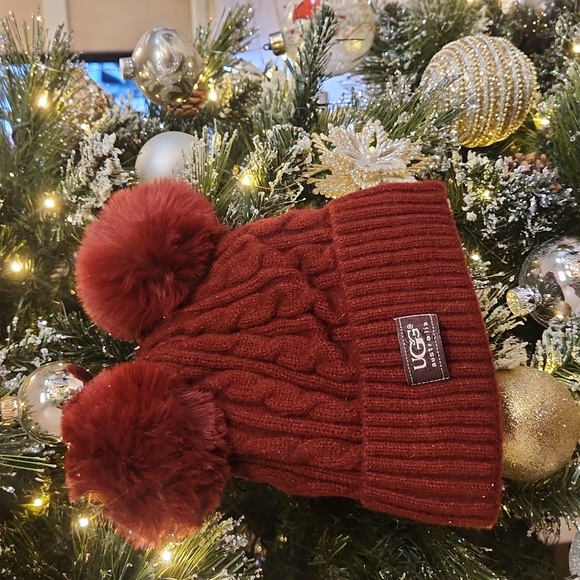 NEW UGG TODDLERS HATS - Picture 1 of 2